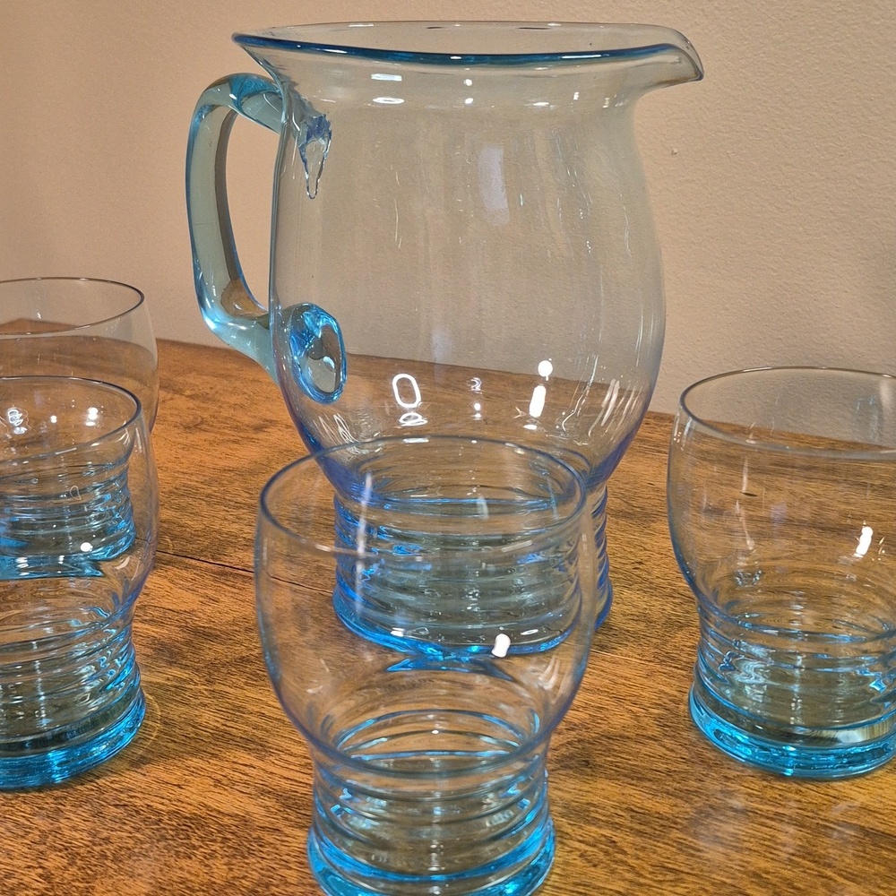 VINTAGE MCM 1970s Aqua Blue Glass Pitcher & Set of 4 Matching Glass Tumblers - Picture 4 of 17